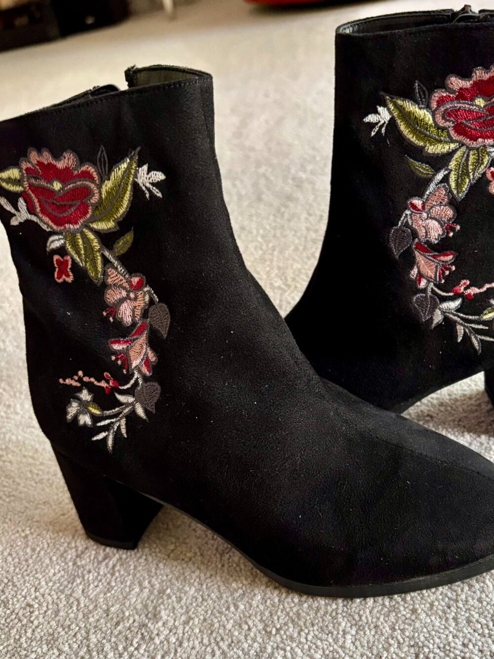 Black Suede Embroidered Ankle Boots Sz 8 in Excellent Condition